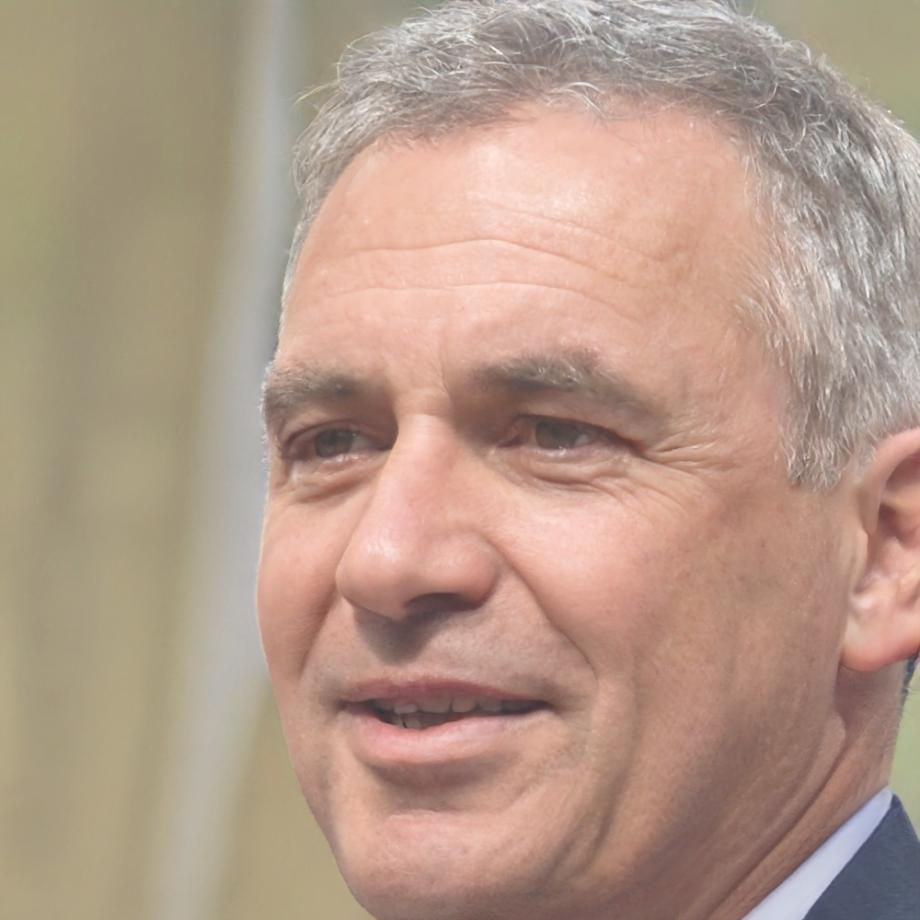 Portrait von Finanzexperte Klaus Weber